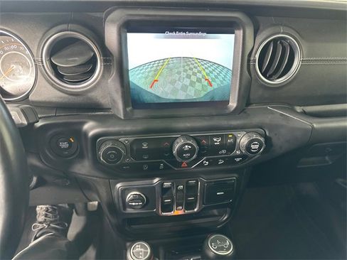 Used 2018 Jeep Wrangler Unlimited Sahara image 31