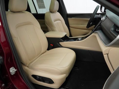 Certified 2025 Jeep Grand Cherokee Limited AWD/4WD image 48