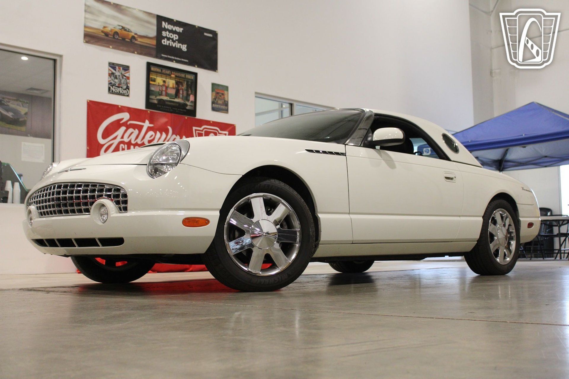 Used 2002 Ford Thunderbird RWD image 4