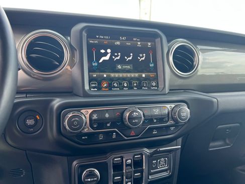 Used 2023 Jeep Wrangler Unlimited Sahara AWD/4WD image 29