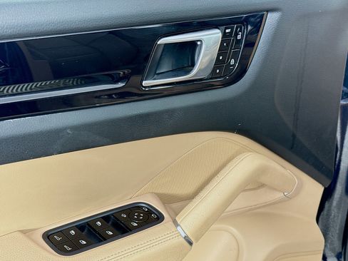 Used 2020 Porsche Cayenne image 22