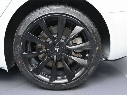 Used 2020 Tesla Model 3 Standard Range Plus image 9