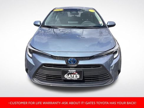 Used 2025 Toyota Corolla LE FWD image 2