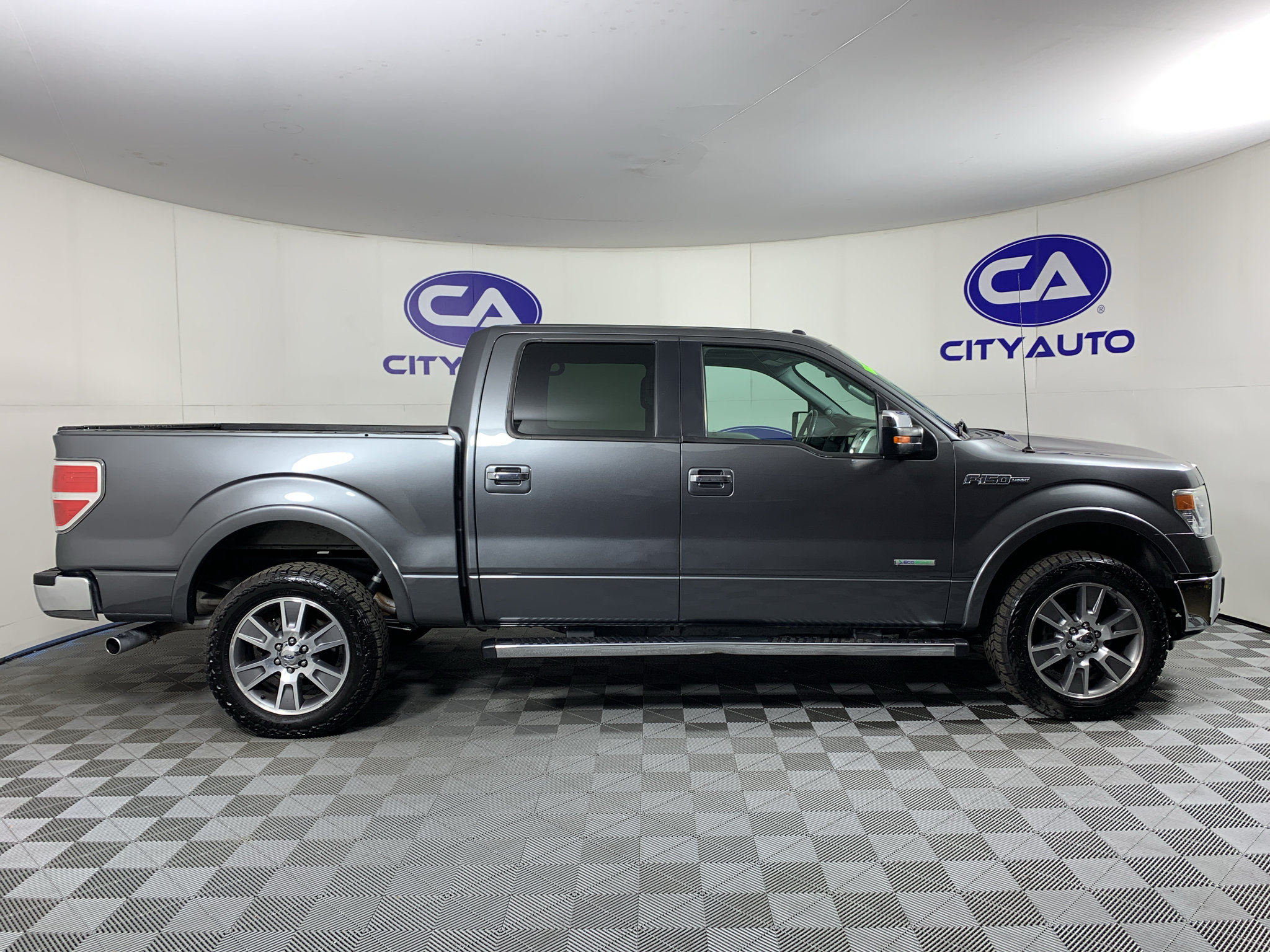 Used 2014 Ford F150 Lariat w/ Equipment Group 502A Luxury AWD/4WD image 2