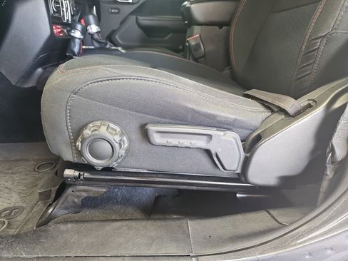Used 2018 Jeep Wrangler Unlimited Rubicon AWD/4WD image 29