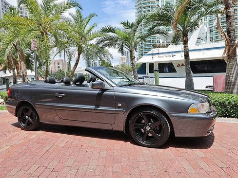 Used 2004 Volvo C70 HT FWD image 1