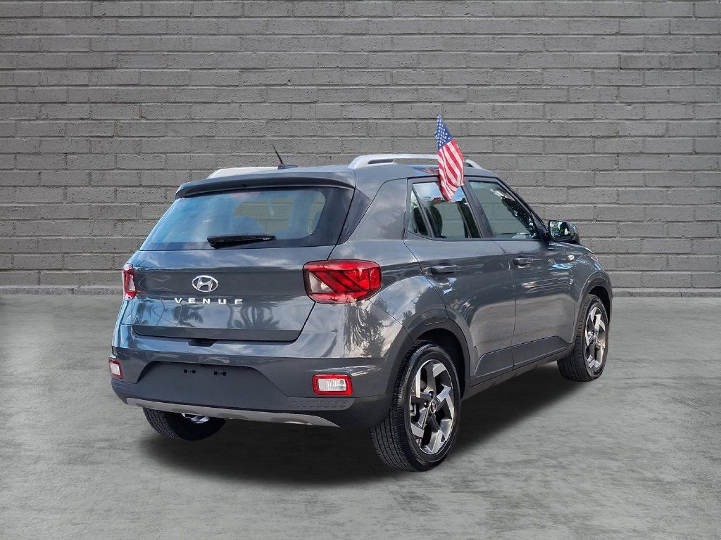 Used 2026 Hyundai Venue SEL FWD image 10