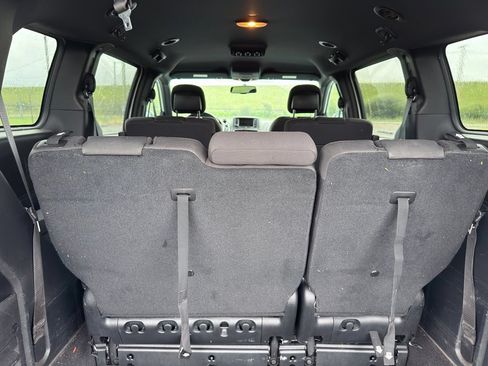 Used 2017 Dodge Grand Caravan SE FWD image 28