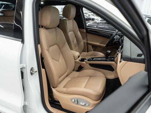 Used 2023 Porsche Macan image 11