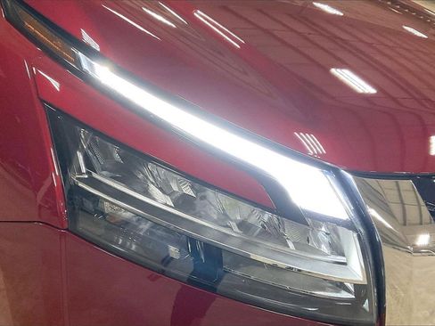 Used 2024 Nissan Pathfinder Platinum w/ Cargo Package image 28