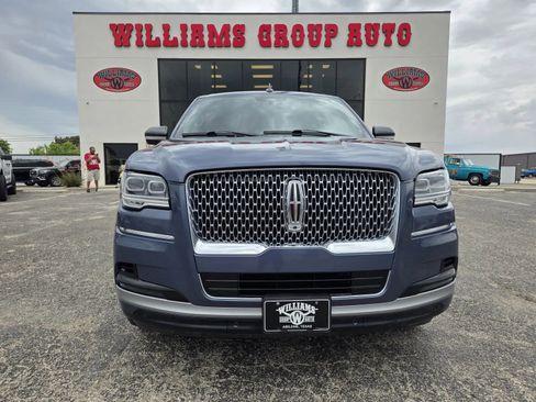 Used 2023 Lincoln Navigator L Reserve AWD/4WD image 2