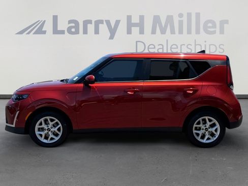 Used 2023 Kia Soul LX w/ LX Technology Package FWD image 2