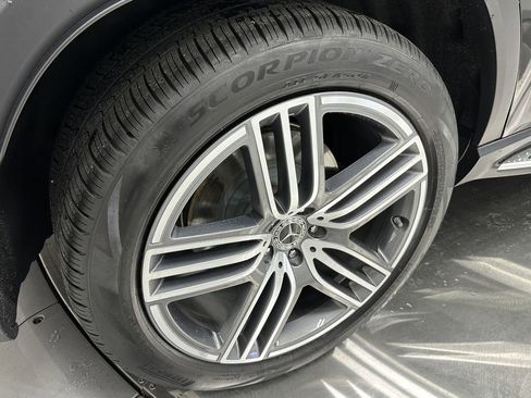 Certified 2025 Mercedes-Benz GLS 450 4MATIC image 21