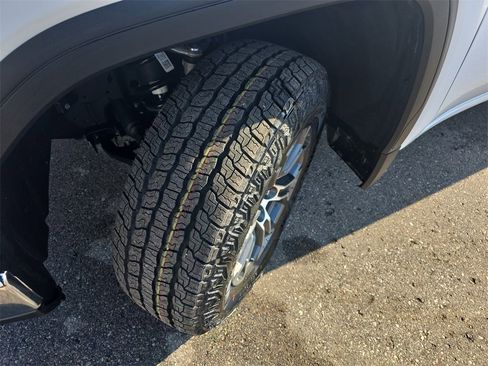 New 2026 GMC Sierra 1500 SLE image 34