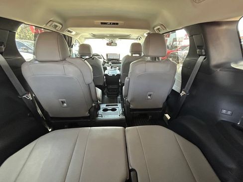 Certified 2025 Toyota Sienna XLE w/ XLE Plus Package FWD image 17