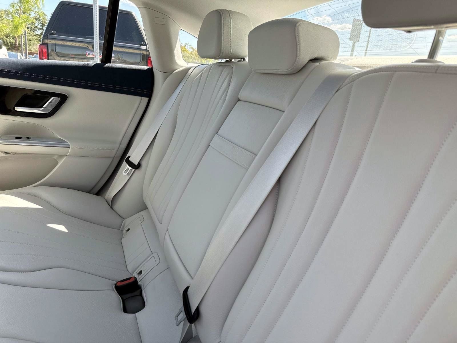 Used 2023 Mercedes-Benz EQE 500 4MATIC Sedan image 12