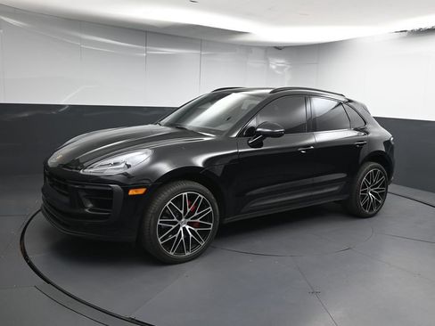 Certified 2024 Porsche Macan S AWD/4WD image 4