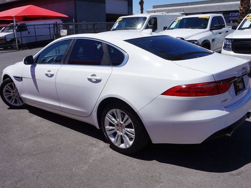 Used 2017 Jaguar XF RWD image 4