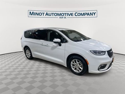 Certified 2023 Chrysler Pacifica Touring-L image 2