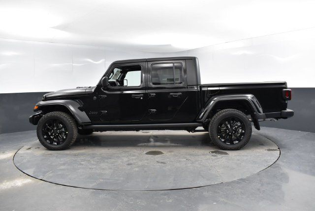 Used 2025 Jeep Gladiator Sport AWD/4WD image 9