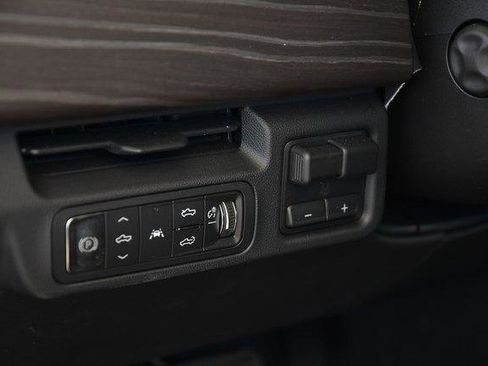 New 2025 GMC Sierra EV Denali image 27