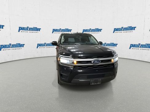 Used 2024 Ford Expedition Max XLT image 3