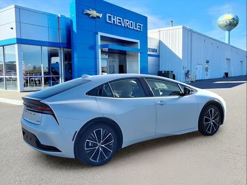 Used 2023 Toyota Prius XLE image 3