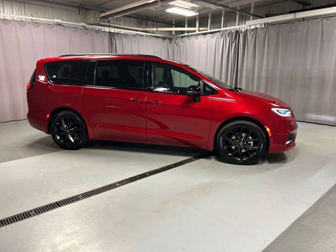 New 2026 Chrysler Pacifica Select image 8