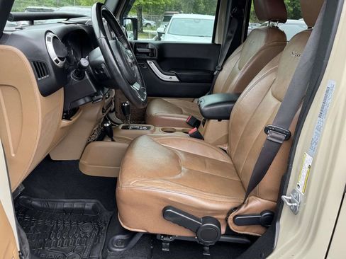 Used 2017 Jeep Wrangler Unlimited Sahara AWD/4WD image 19