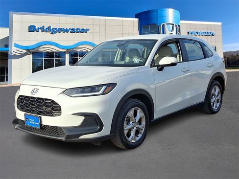 Used 2023 Honda HR-V LX image 3