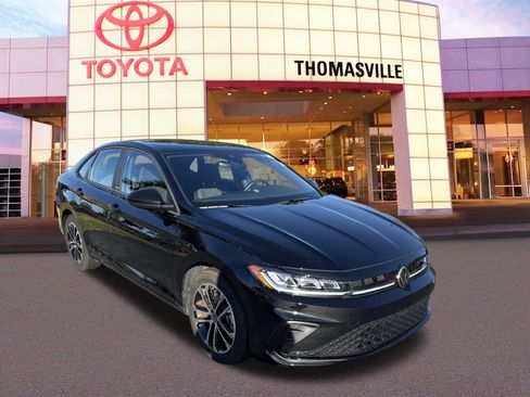 Used 2025 Volkswagen Jetta Sport image 3