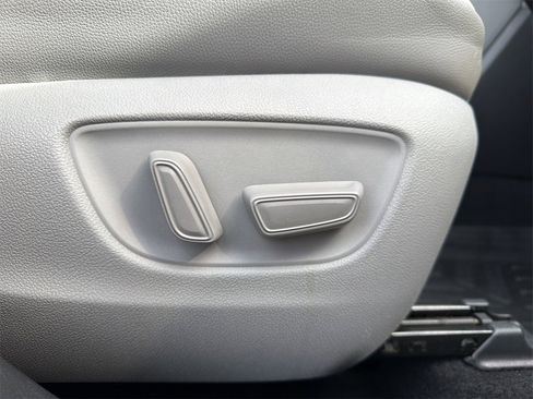 Used 2021 Toyota Highlander XLE image 22