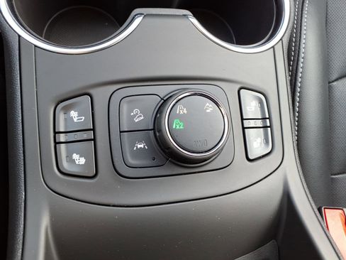 Used 2022 GMC Terrain SLT image 25