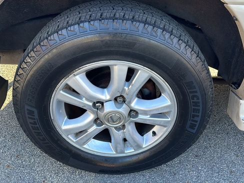 Used 2005 Lexus LX 470 4WD image 36