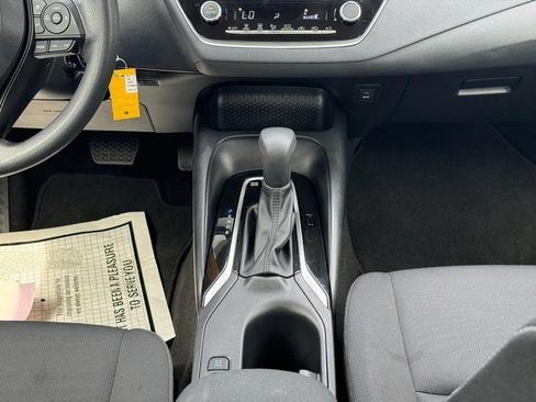 Used 2025 Toyota Corolla LE FWD image 21
