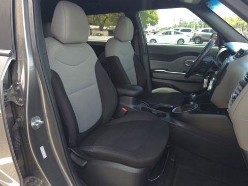 Used 2018 Kia Soul FWD image 15
