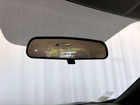 Used 2018 Nissan Kicks SV FWD image 17