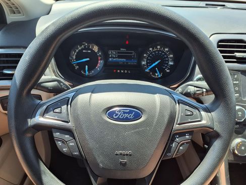 Used 2017 Ford Fusion SE FWD image 14