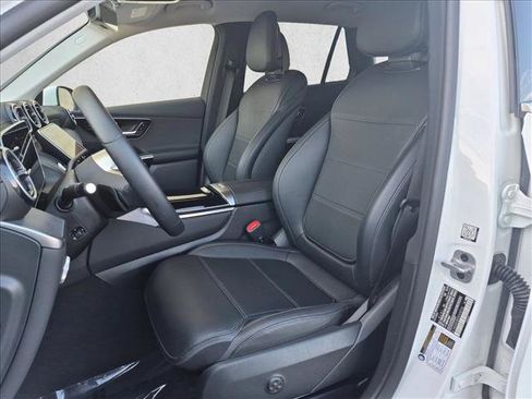 Used 2025 Mercedes-Benz GLC 350e 4MATIC image 16