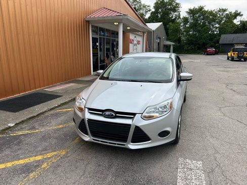 Used 2013 Ford Focus SE FWD image 2