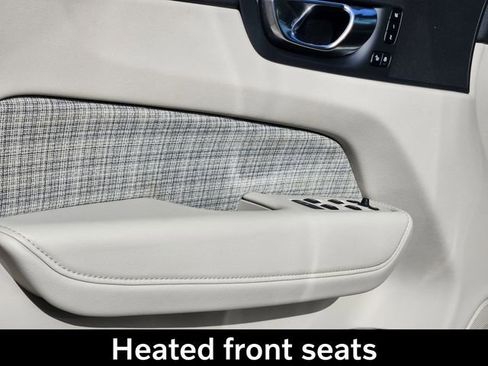 Certified 2022 Volvo XC60 B5 Momentum image 11