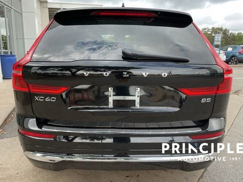 Certified 2023 Volvo XC60 B5 Ultimate w/ Climate Package FWD image 9