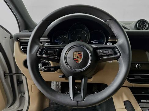 Certified 2025 Porsche Macan image 14