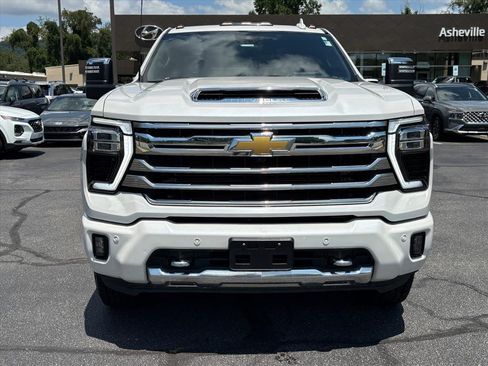 Used 2025 Chevrolet Silverado 2500 High Country w/ High Country Premium Package AWD/4WD image 2