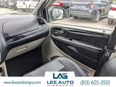 Used 2017 Dodge Grand Caravan SXT image 17