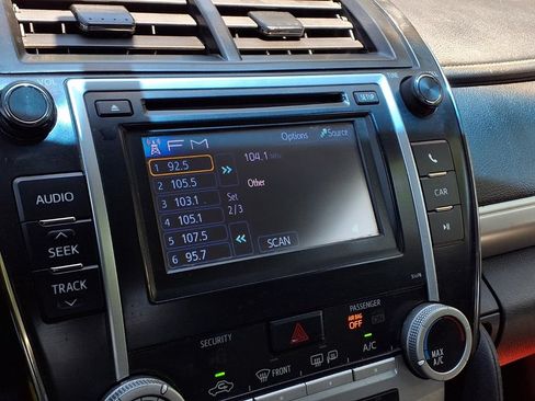 Used 2014 Toyota Camry SE FWD image 9