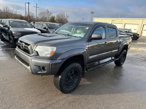 Used 2015 Toyota Tacoma 4x4 Double Cab image 2
