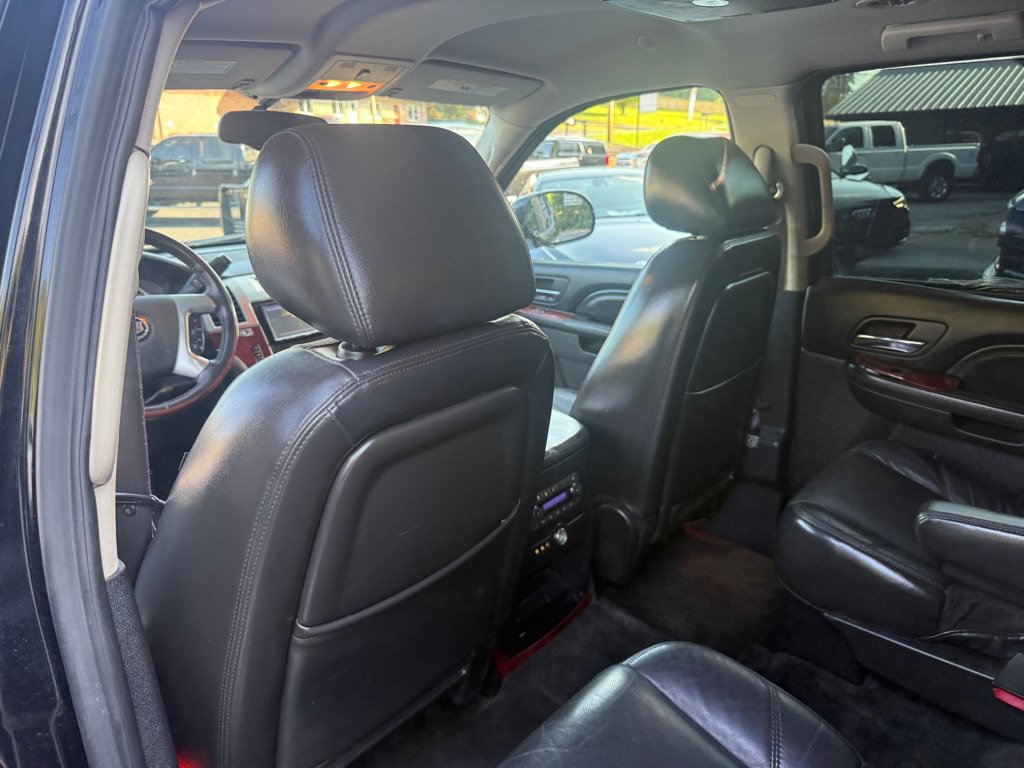 Used 2011 Cadillac Escalade AWD image 57