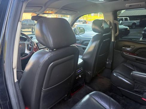 Used 2011 Cadillac Escalade AWD image 57