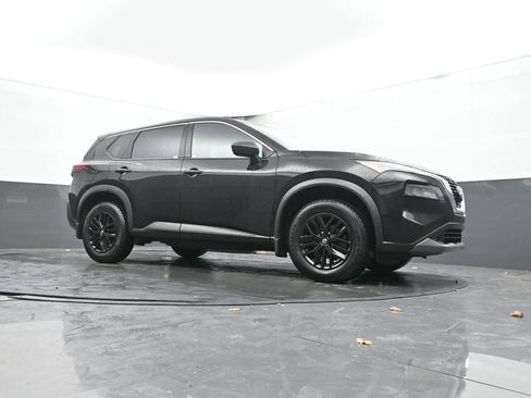 Used 2023 Nissan Rogue S image 37